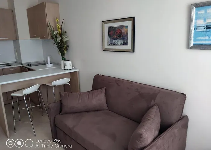 Four-bed In The Emberli. Appartement Lozenets