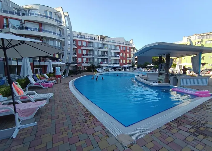 Four-bed In The Emberli. Appartement Lozenets